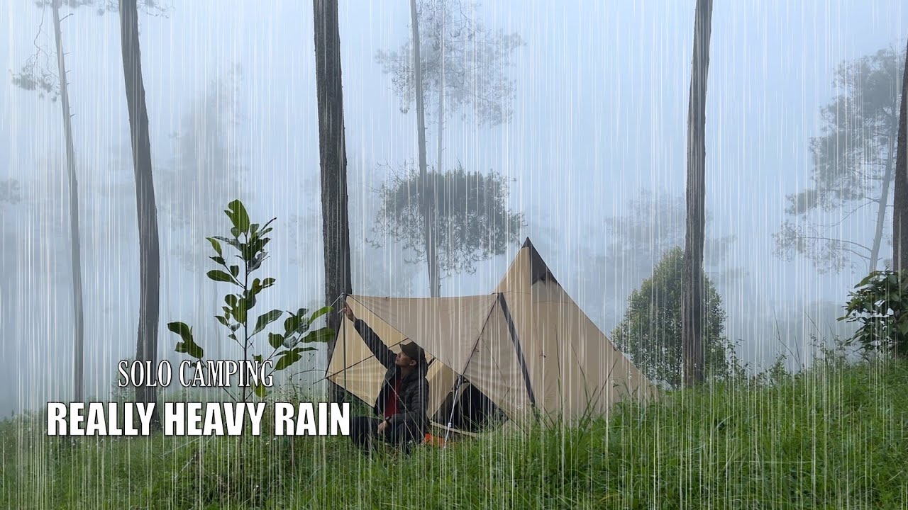 SOLO CAMPING in REALLY HEAVY RAIN - HEAVY RAIN and THICK FOG CAMPING ...