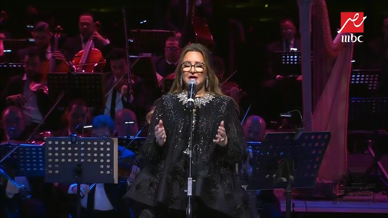 الفنانة القديرة عزيزة جلال تغنى 