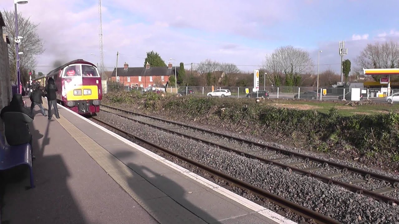D1015 passes through Bicester Town on the "Chiltern Champion"
