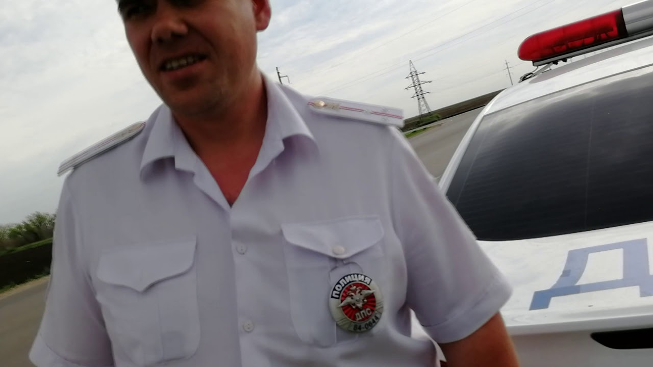 Гаишник на капоте Гаишник на капоте