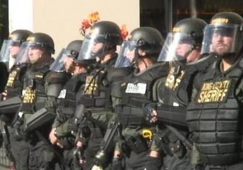 Riot Police, Anti-Bush Protesters