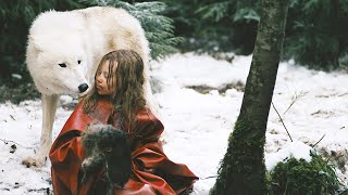 طفلة 8 سنين بتضيع من أهلها في الغابة، وبتعيش مع الذئاب وبيحموها Surviving with Wolves