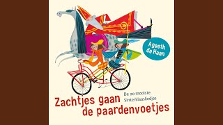 Video thumbnail of "Ageeth de Haan - Zachtjes Gaan De Paardenvoetjes"