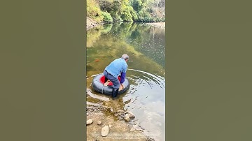 Use An Inflated Inner Tube To Make A Makeshift Water Floating Device