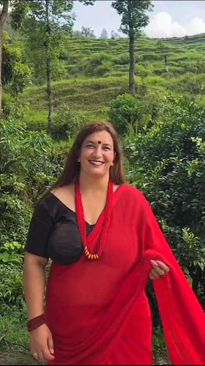 ❤️❤️💋💋Most Beautiful Curvy Desi Nepali Aunty Red Saree Reels#nepaliaunty #auntyreels #bhabireels