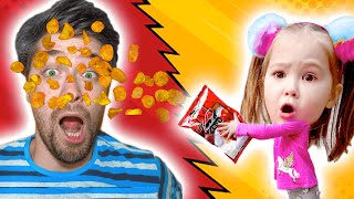 Milana and dad play with open a packet of chips | Fun Milana