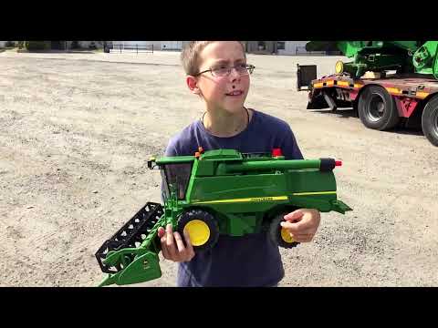 Игрушки Bruder Комбайн