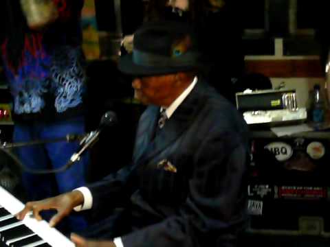 Pinetop Perkins (w/ Hubert Sumlin on guitar)- live in New York on the NYC Blues Cruise 8/14/09 #4