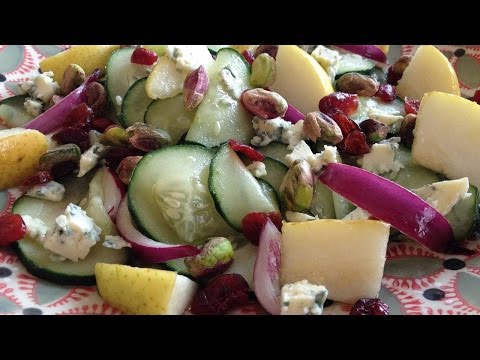 Video: Ensalada De Peras Con Queso Azul Y Arándanos Secos