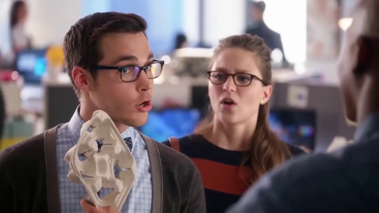 Supergirl 2x05 Kara & Mon El in Catco   Part #2