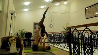 AcroYoga: Spider Roll