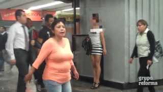 Ofrecen sexoservicio en el Metro. Prostitución en estación Hidalgo.