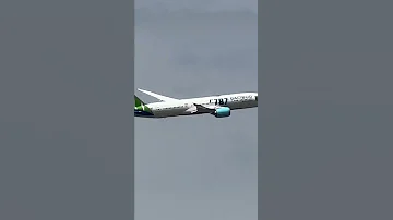 Bamboo Airways (1st 787) Boeing 787-9 Dreamliner Takeoff from London Heathrow Airport #shorts