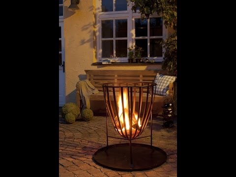 lagerfeuerromantik-im-garten---dekoidee-für-schöne-somemrnächte--feuerkorb-eisen-|-varia-living