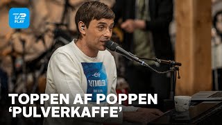 Simon Kvamm fortolker Katinka Bjerregaards 'Pulverkaffe' | Toppen af poppen | TV 2 PLAY