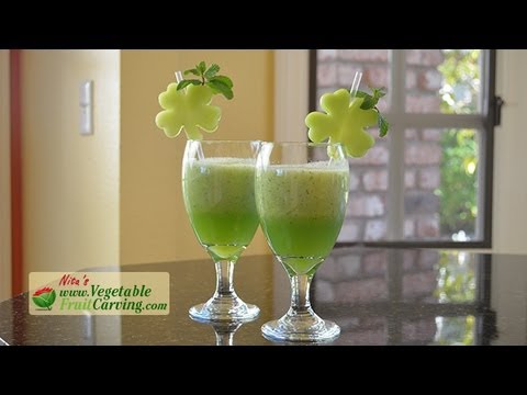 st.-patrick's-day-healthy-green-smoothie-with-4-leaf-clover-garnishes