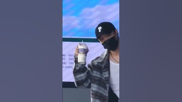 The Way Yixing Turn Back for His Fans #Yixing #Lay #Exo #exolay #Kpop #shorts