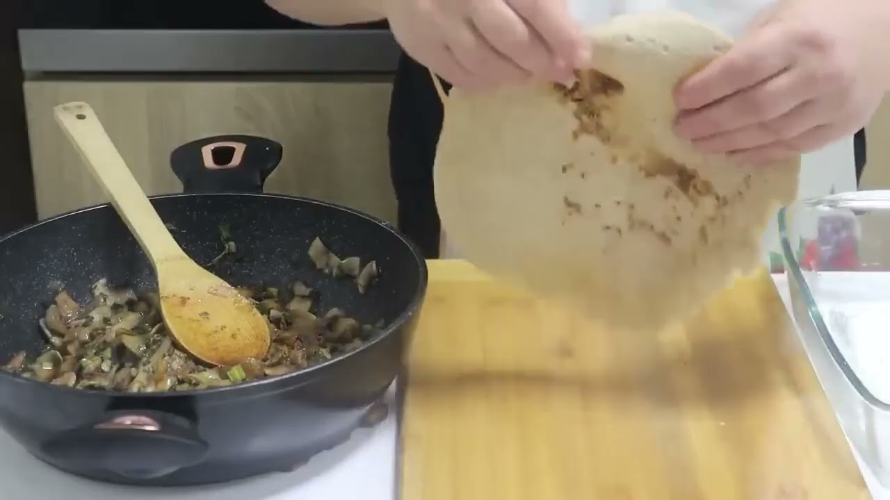 Moj muž i sin ne mogu da prestanu da jedu ove Posne palačinke - tanke, mekane i uvek uspevaju.