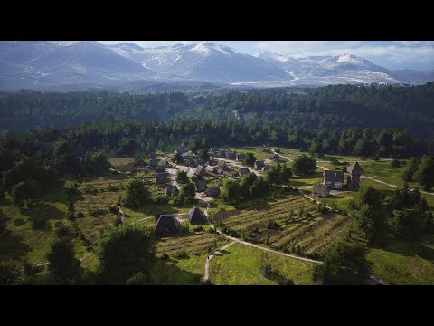 Видео: Игра в стиле средневековой градостроительной с масштабными сражениями - Manor Lords