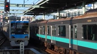 登戸駅を出発する小田急小田原線下り急行4000形