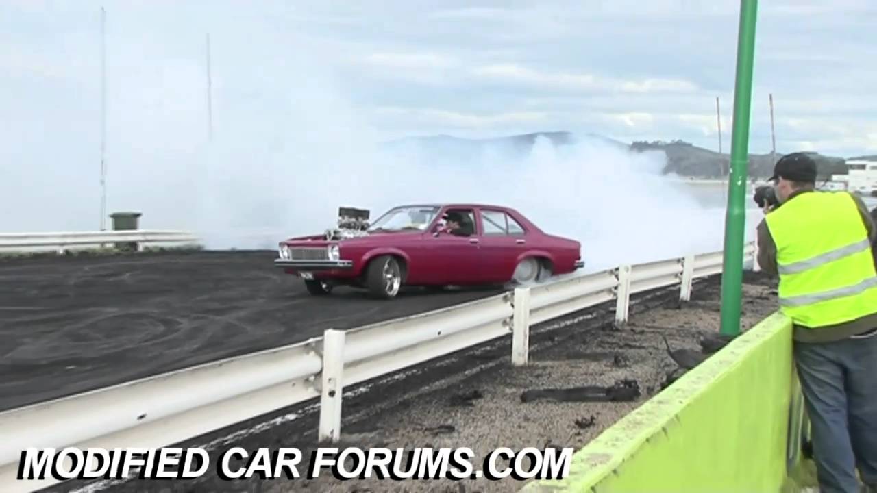 Pink Torana 'RACENU' burnout  at Performance Car Mania 2010