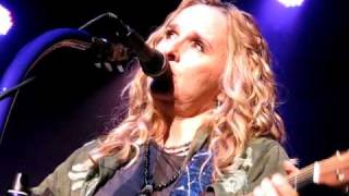 Watch Melissa Etheridge The Different video