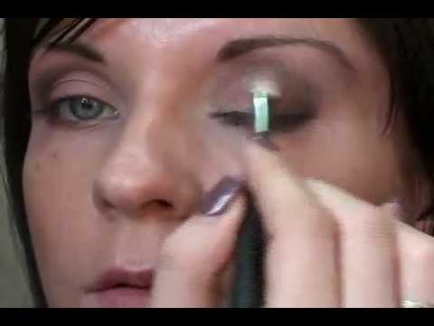 Смотреть How to: макияж глаз от M.A.C видео Смотреть How to: макияж глаз от M.A.C видео