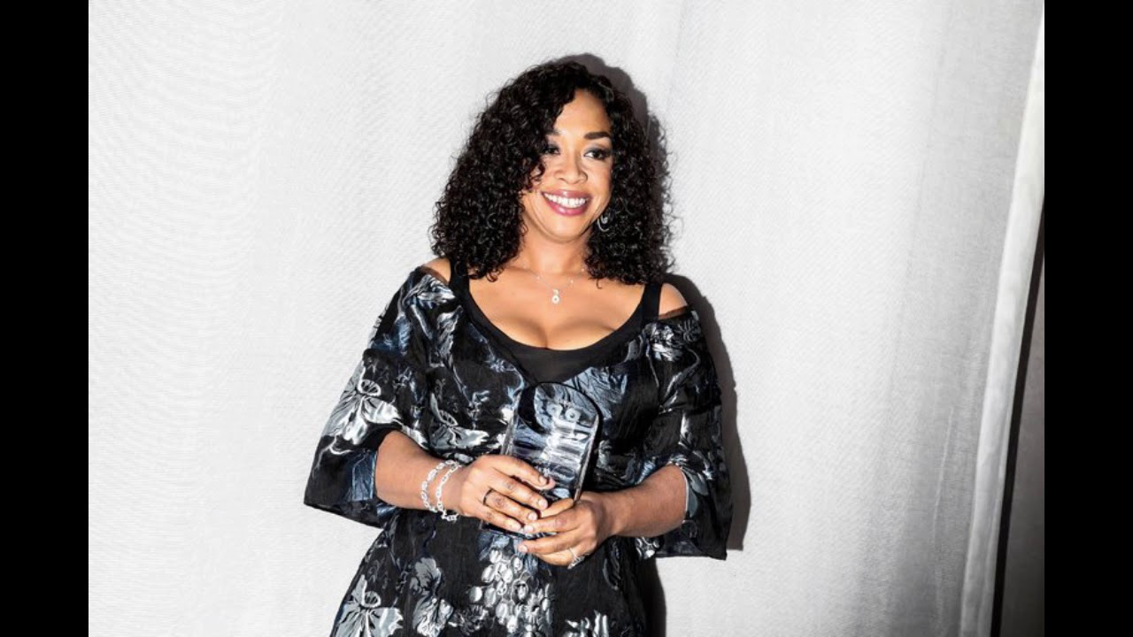 Netflix Signs Shonda Rhimes in Counterpunch to ABC and Disney