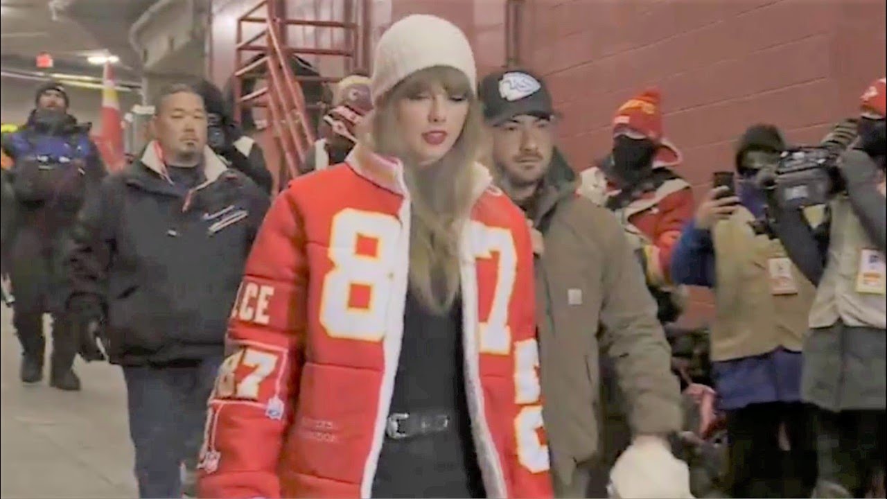 Baby I Am Here Says Taylor Swift To Travis Kelce At Chiefs Vs baby-i-am-here-says-taylor-swift-to-travis-kelce-at-chiefs-vs