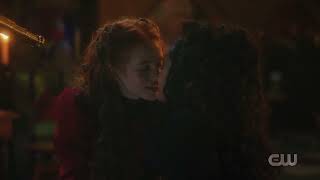 Riverdale 6x04  Kiss Scenes  Abigail And Thomasina madelaine Petsch And Vanessa Morgan