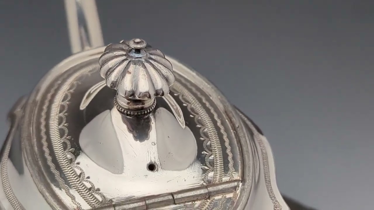 1885年頃 英国アンティーク シルバープレート製ティーポット Walker