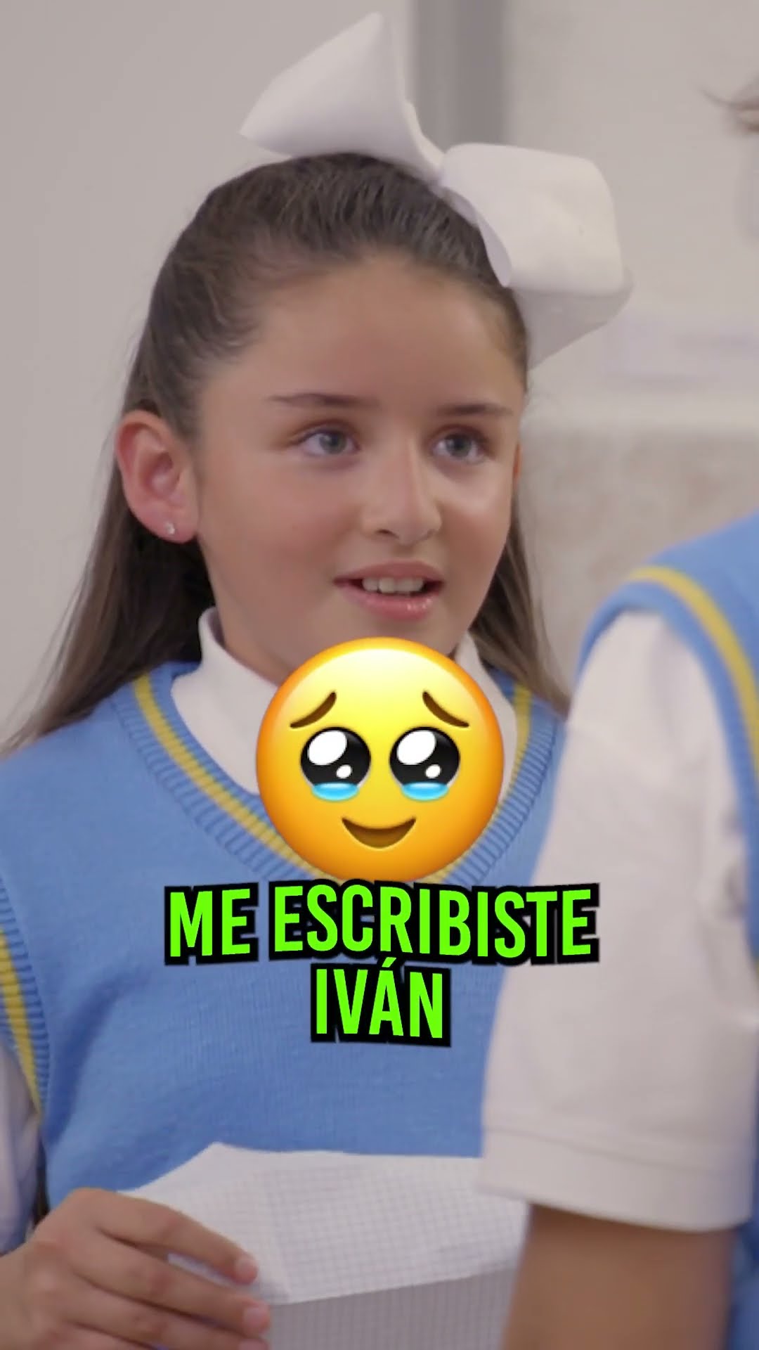?‍♀️?? La niña más bonita del salón jamás se fijaría en un 4 ojos #LaRosaDeGuadalupe