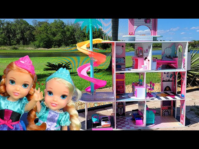 Playhouse ! Elsa & Anna toddlers  visit Jasmine - LOL doll house of surprises - slide - pool class=