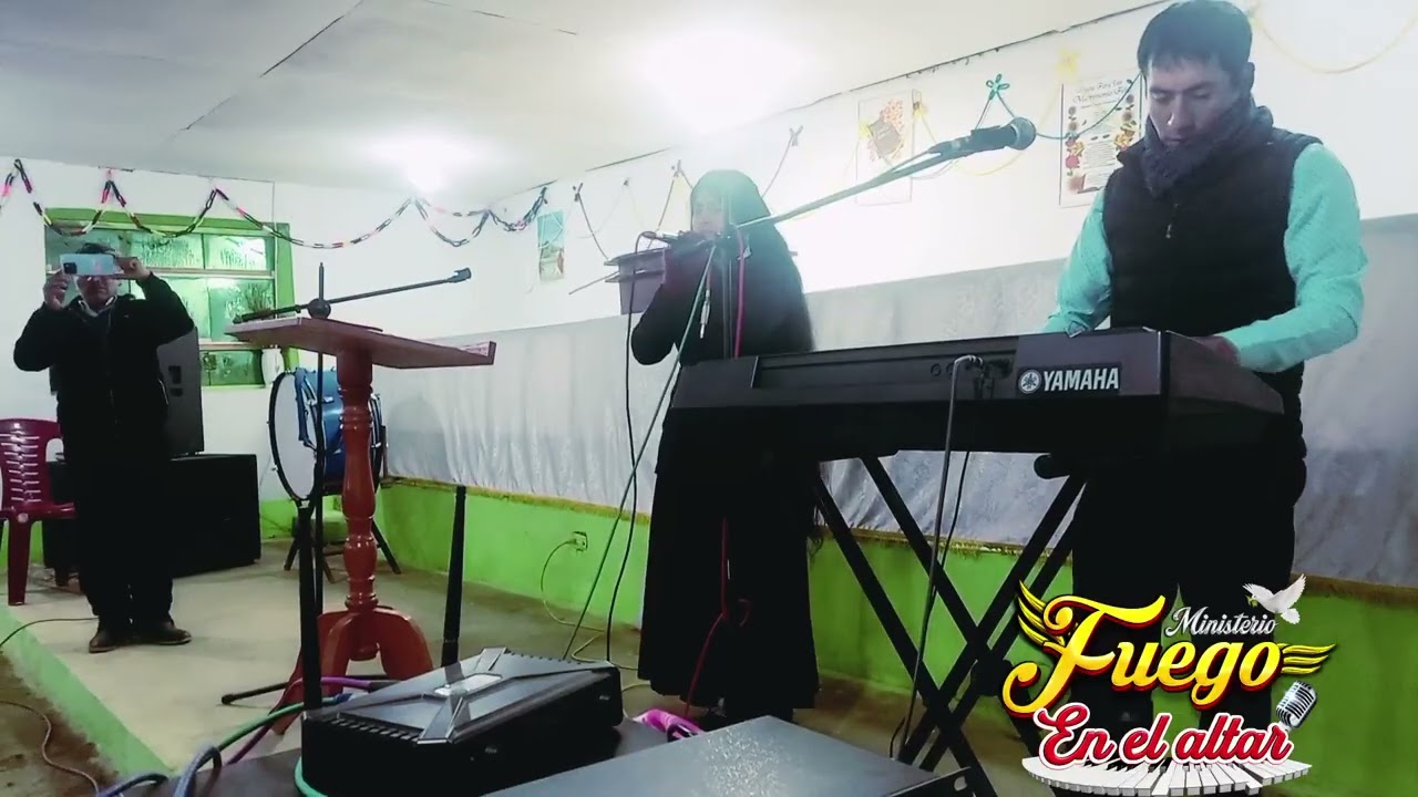 Acompañando al ministerio Fuego en el altar 🙏🎹🎤📹
