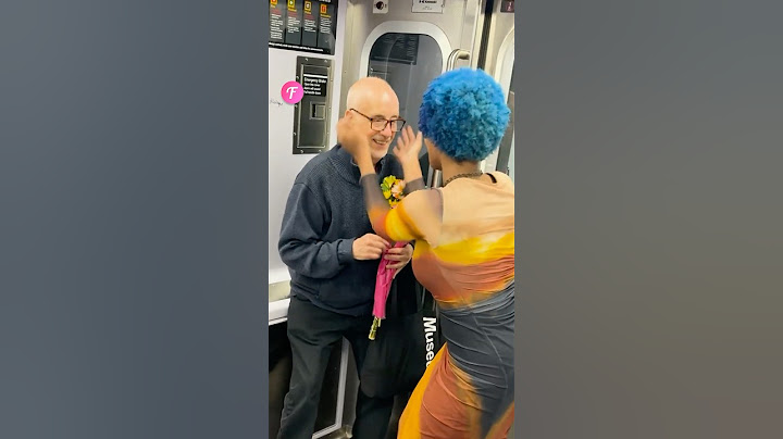 Kindness in the Subway 🚇 Heartwarming Glasses Moment #kindness #subway #shorts