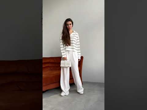 Жіночий короткий светр поло вільного покрію у смужку, видео 1