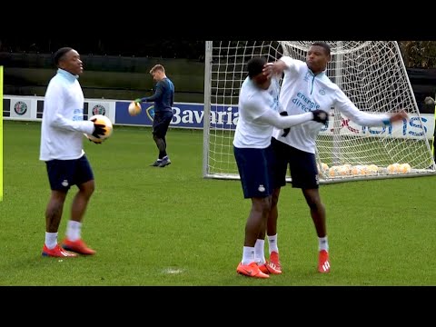 HARDE BAKKAS OP DE TRAINING & CHILLEN MET DUMFRIES ( PSV ) -  TOUZANI TV