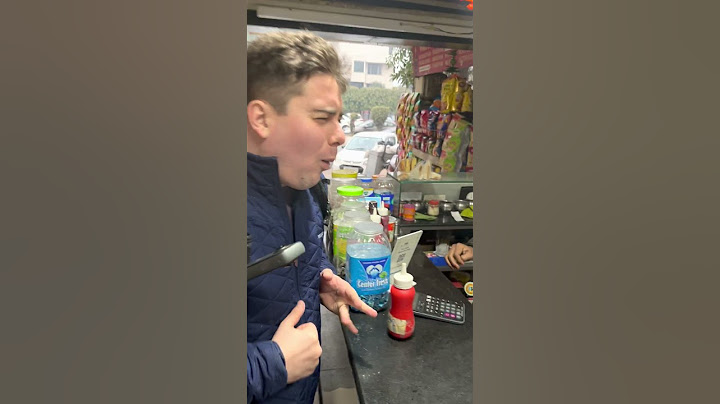 Foreigner tries fire paan in India for first time