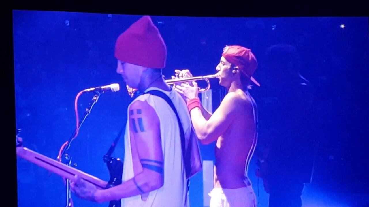 Twenty One Pilots - Love Yourself & My Heart Will Go On Cover - Emotional Road Show Tour