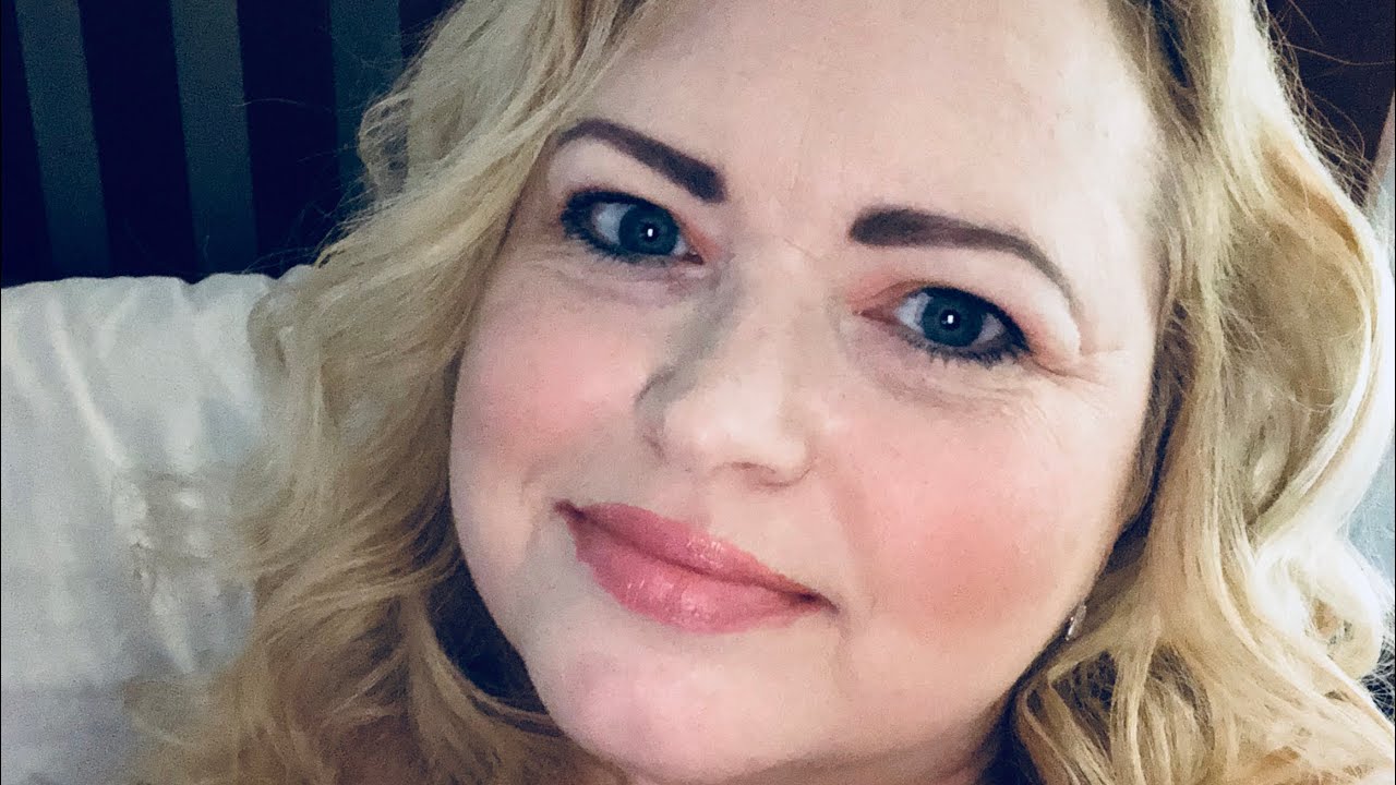 Tiffany BeautyTrends Makeup Tutorial on Eyes from Urban Decay’s Distortion Palette.