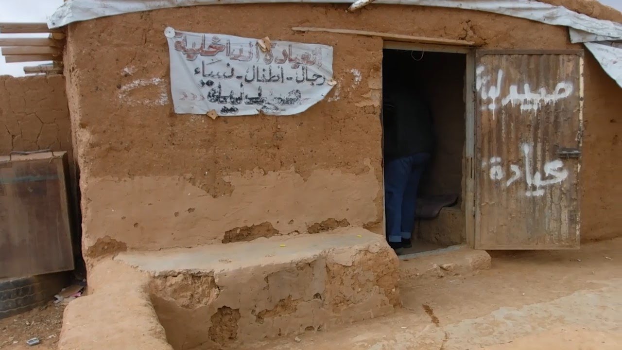 زوجة الناشط محمود شهاب تعيد افتتاح النقطة الطبية في مخيم الركبان