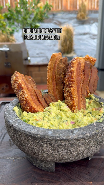 Chicharrones with guacamole