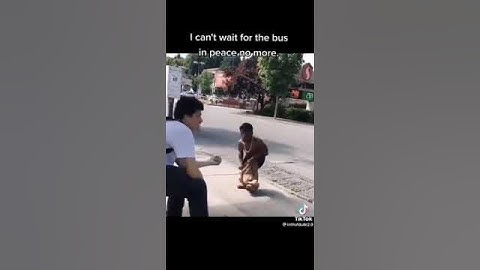 Dude gets pressed by a midget at bus stop “MUST SEE”