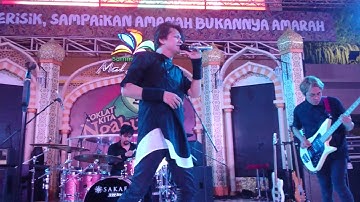 GIGI BAND ~ NGABUBURIT @ SUMMARECON BEKASI(1)