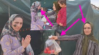 Download Lagu Een bitter afscheid van Elham Khanum en Soghra Khanum: liefde in wonden en brandwonden. MP3 Download Lagu Een bitter afscheid van Elham Khanum en Soghra Khanum: liefde in wonden en brandwonden. MP3