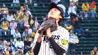 横田慎太郎選手から譲り受けたグローブを手に... 映画『栄光のバックホーム』阪神甲子園球場ファーストピッチ #阪神タイガース
