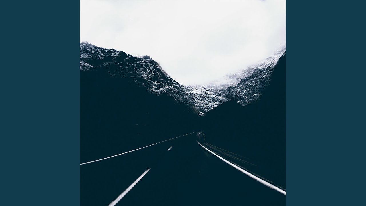 Guarda Walking Down su YouTube Guarda Walking Down su YouTube