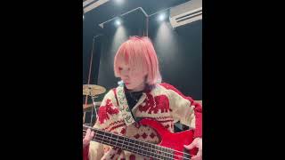 相川七瀬さんの夢見る少女じゃいられない少し弾いてみた。ベースラインかっこいいのに弾けない😭 #bass #弾いてみた #ベース #相川七瀬 #夢見る少女じゃいられない #音楽好きな人と繋がりたい えもん🦖🦕