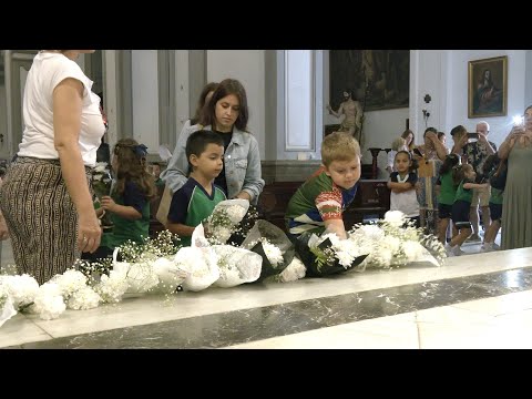 Multitudinaria ofrenda floral