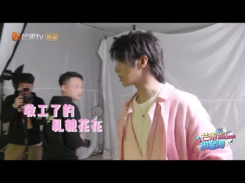 《歌手·當打之年》獨家探班Vlog：華晨宇化身“草莓奶糖”揣手手很可愛哦！Hua Chenyu